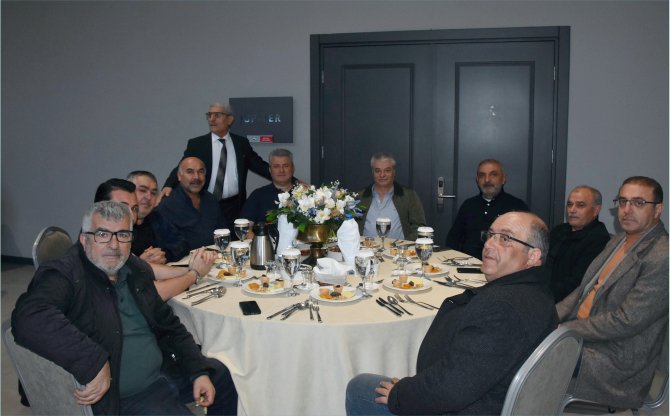 Aliağa'da Sanayi Dünyası İftarda Buluştu
Aliağa Gemi Söküm Yan Sanayi Derneği ve Hurdacılar Kooperatifi ortak iftar programı düzenledi. 
#Aliağa #İftar #Sanayi #Haber #GeriDönüşüm
yenivizyon.net/aliagada-gemi-…