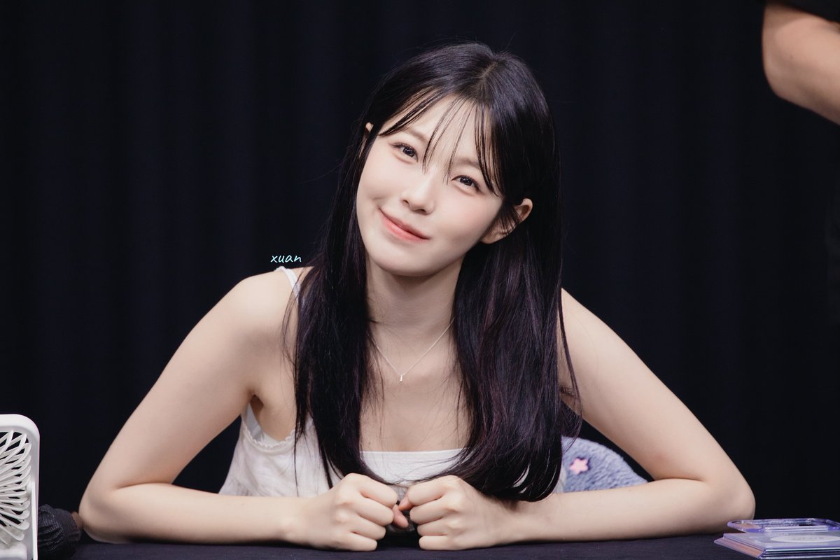 1210xxHe's tweet photo. 250711 签售

🤍🍙

#백지헌 #지헌
#BAEKJIHEON
#fromis_9  #프로미스나인 https://t.co/MyBzlVU4De