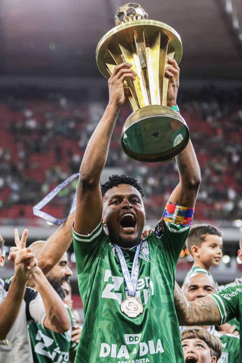 Feliz aniversário, Capitão! 

Líder dentro e fora de campo, Moisés completa mais um ano de vida hoje. Que seja um ciclo de vitórias, títulos e muitas alegrias. 

Uh, uh, uh, o Moisés é pitbull! 🇳🇬💚