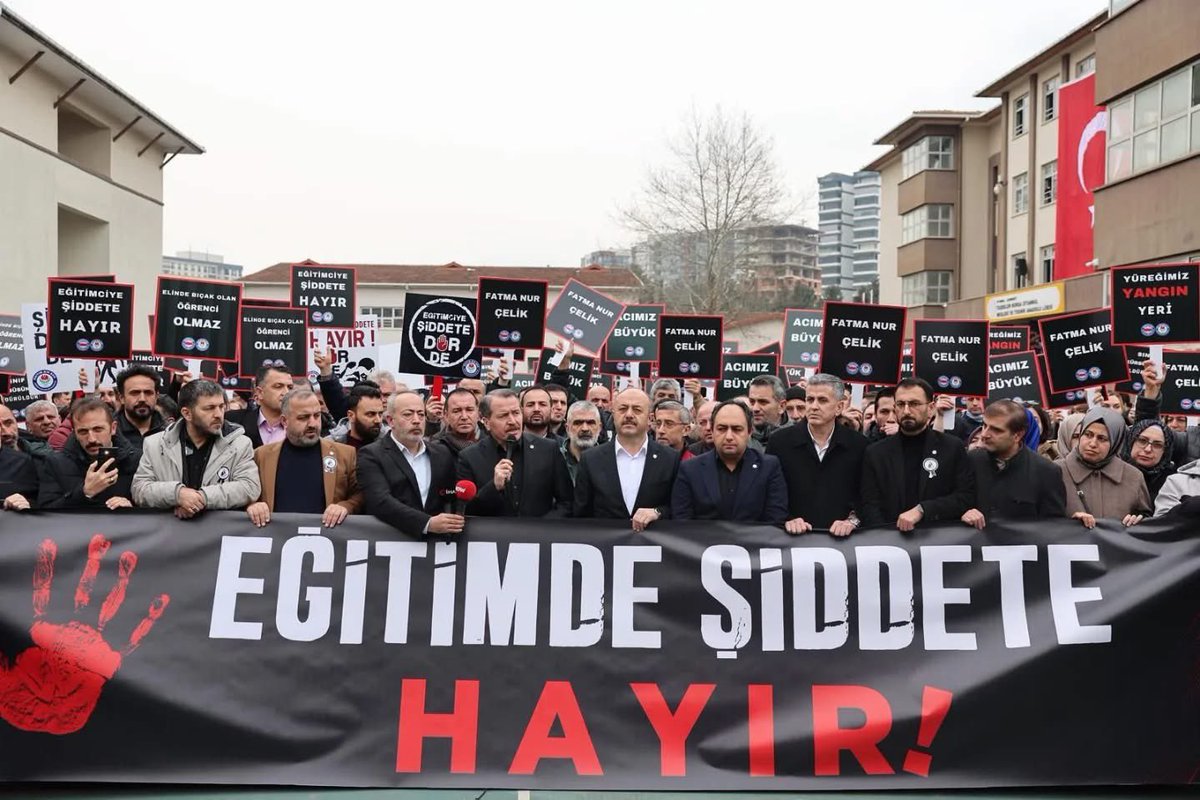 Hayatımızı adadıklarımızın hayattan koparmasıdır yüreğimizi yakan…

Gözyaşımız ve hüznümüzsün,
Fatma Nur Öğretmenim.

Eğitimciye yönelen her türlü şiddeti lanetliyor; merhumeye Allah’tan rahmet, kederli ailesine, öğrencilerine ve tüm eğitim camiamıza başsağlığı diliyoruz.