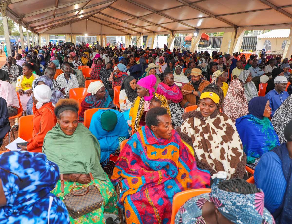 katosserusiba25's tweet photo. Thousands of Muslim Bazzukulu have gathered at Millennium Park, Lugogo ahead of today's ONC Mega Iftar Dinner.
H.E @KagutaMuseveni is also set to launch Tamini General Insurance Company, the First ever Muslim Insurance Company later today.
#ONCIftarDinner
#TaminiInsurance https://t.co/m3AZIthPKc