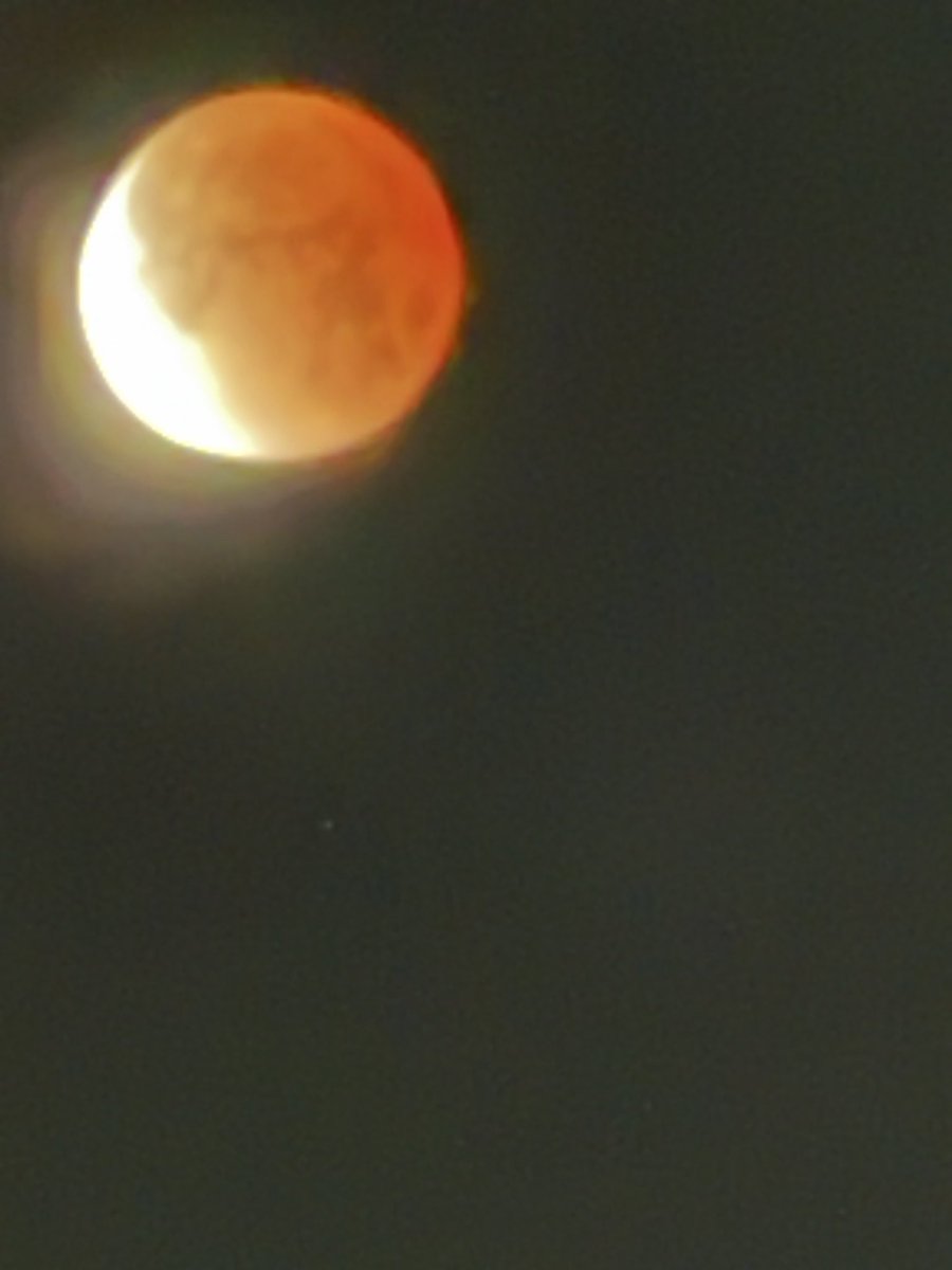 Smash4220's tweet photo. Blood Moon Las Vegas! https://t.co/xGSzvEMWgK