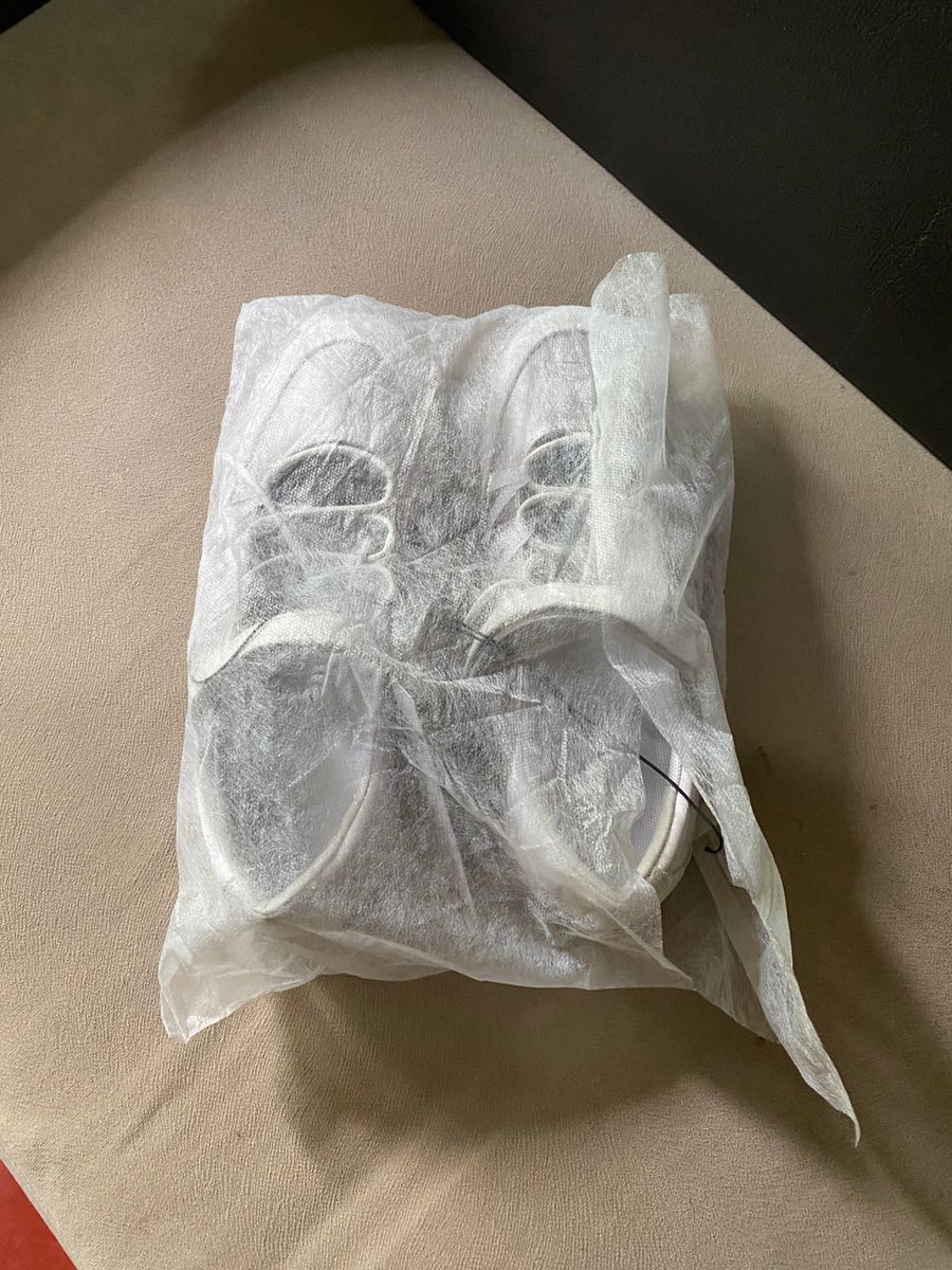 chenmeongg's tweet image. WTS READY STOCK

Brand New (with Tag) - GU Lace Up Ballet Sneaker

 - Silver
- Size L (24.5)

IDR 550K
- Shipping from Pontianak

#jastipjp #jastipgu