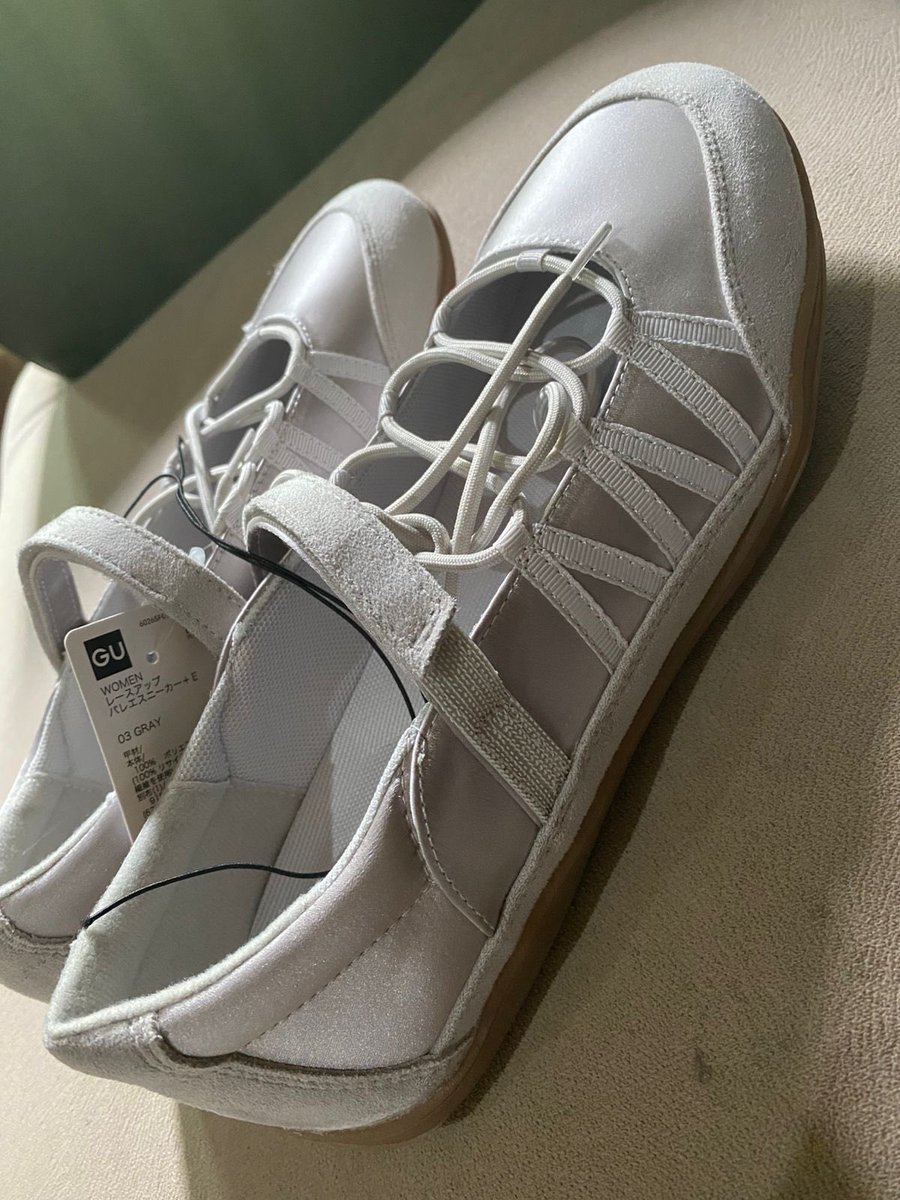 chenmeongg's tweet image. WTS READY STOCK

Brand New (with Tag) - GU Lace Up Ballet Sneaker

 - Silver
- Size L (24.5)

IDR 550K
- Shipping from Pontianak

#jastipjp #jastipgu