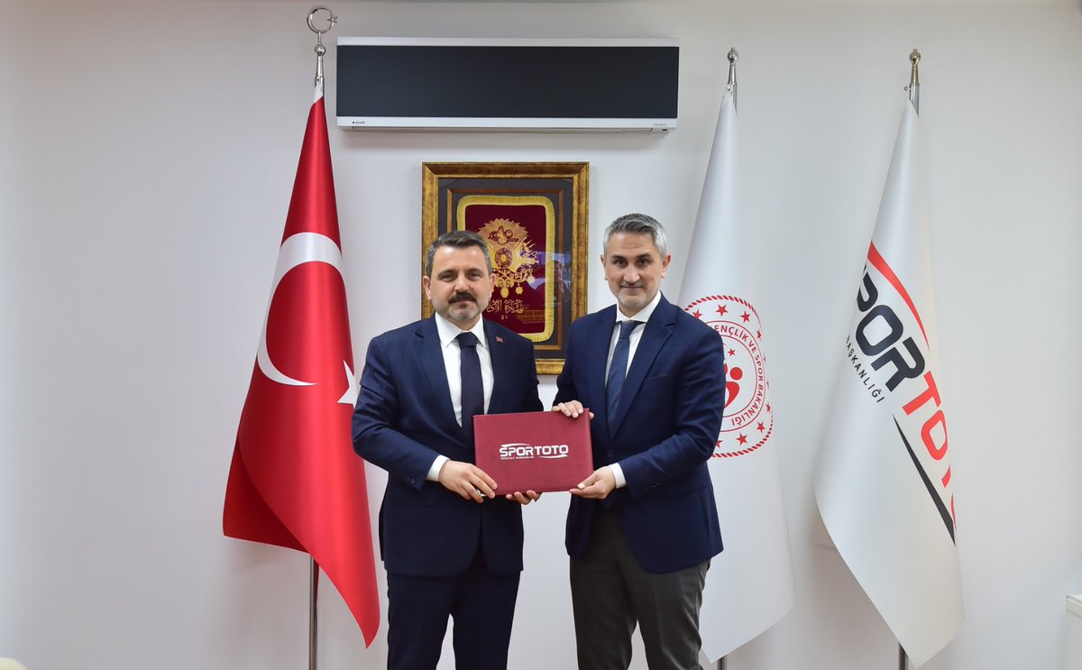 TarihiAlan's tweet photo. Başkanlığımız ile Spor Toto Teşkilatı arasında, Anadolu Hamidiye Tabyası’ndaki spor alanlarının bakım ve onarımına ilişkin iş birliği protokolü imzalandı.

Protokol kapsamında alanlar iyileştirilerek sporseverler için daha güvenli ve sağlıklı bir ortam oluşturulacak. https://t.co/RMcEjqFs3A