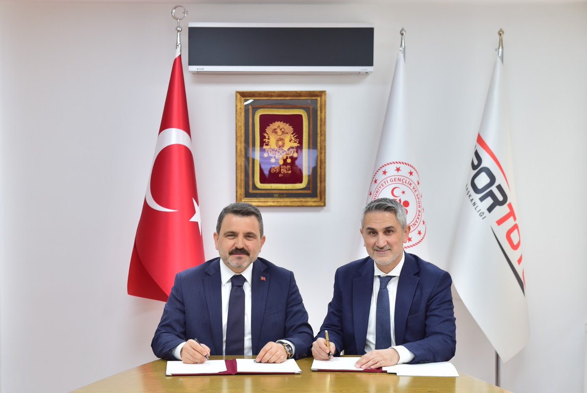 TarihiAlan's tweet photo. Başkanlığımız ile Spor Toto Teşkilatı arasında, Anadolu Hamidiye Tabyası’ndaki spor alanlarının bakım ve onarımına ilişkin iş birliği protokolü imzalandı.

Protokol kapsamında alanlar iyileştirilerek sporseverler için daha güvenli ve sağlıklı bir ortam oluşturulacak. https://t.co/RMcEjqFs3A