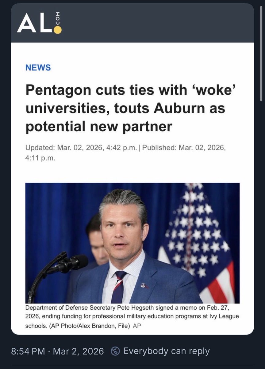 Between The Hodges tweet media