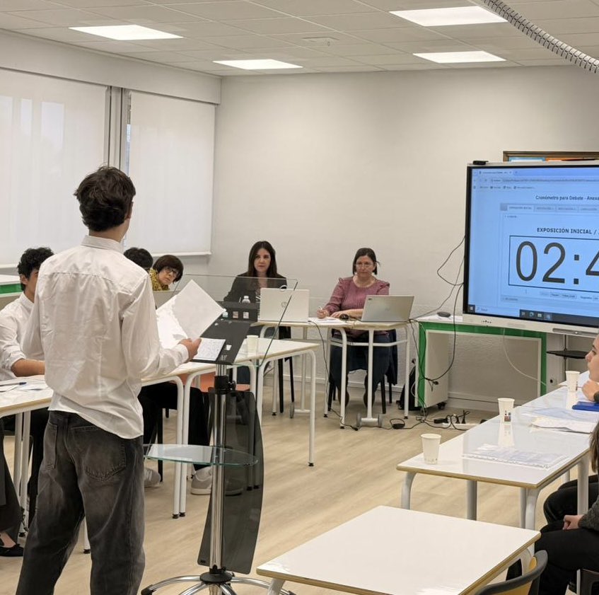 PCT_Lectura_CyL's tweet photo. 💫 Hoy ha tenido lugar en Burgos la #ligadebate (categoría Educación Secundaria Obligatoria). Enhorabuena a todos los centros participantes por el gran nivel demostrado y sobre todo, felicitar a @NJBurgos por haber sido el centro ganador 🏆@educacyl https://t.co/Z25uQngjHN