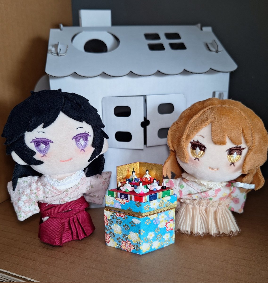 สุขสันต์วันฮินะมัตสึริ! ขอให้เทศกาลตุ๊กตาปีนี้นำพาความโชคดี ความสุข สุขภาพแข็งแรงแก่เด็กผู้หญิงทุกๆคนให้เติบอย่างมีความสุขและสง่างาม 

รอบนี้จกน้องฟี่ของ Lumii Himawari มาร่วมวงด้วย น้องฟี่ยังไม่อยากกลับบ้าน