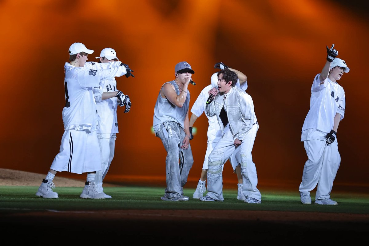 🐼🐨🇹🇼⚾🎤
『2PMは本当にステージ上の魅力が圧倒的でした。ステージ前の真剣な準備 リハーサルの細部へのこだわり そして私たちとのコミュニケーションや対面 会話時の気さくでリラックスした雰囲気～特別にデザインされたステージ演出 誠意がたっぷり詰まっていました』

facebook.com/share/p/18EfPM…