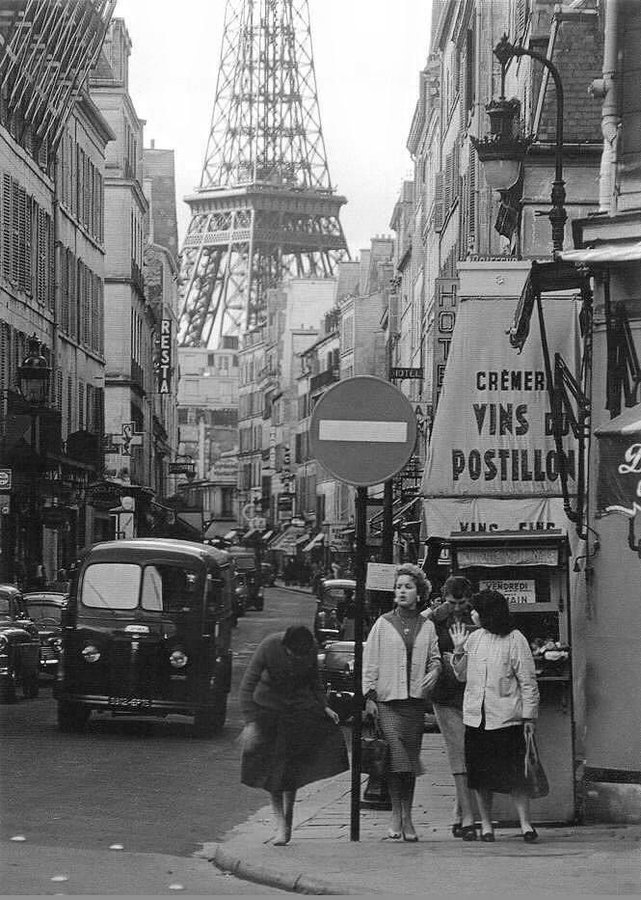 PARIS EN 1967 🇫🇷
La rue Saint-Dominique (7ème arrodissement) de l'époque.
Déjà une autre France...🧐
(📷Willy Ronis)