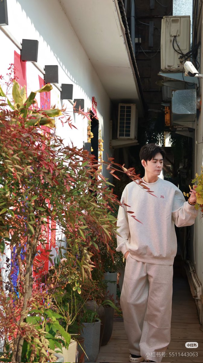 lixinzefans's tweet photo. Actor: #LiXinze #李欣泽 #หลี่ซินเจ๋อ #LýHânTrạch Welcome to Facebook @Lixinzefans join the group  #southwindkonwsmymood
#gionamhieulongtoi ＃燃霜为昼 ＃唐宫奇案
#chinesedrama  #chinesecostume #chineseactor #asiandrama #asianactor #cdrama https://t.co/0avTWXR2Lr