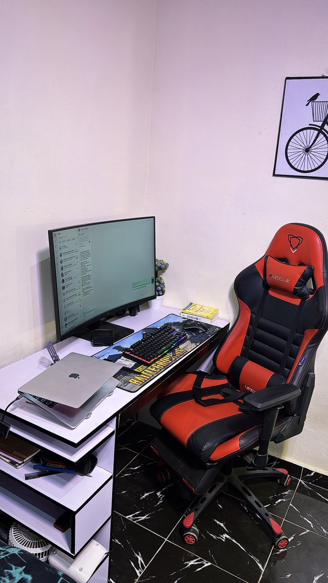 Ever since I rented this apartment, privacy wan kpai me

Guys it's cute but the boredom that comes with it is something else.

You only play games, watch movies, play video games, make money, eat and sleep.

The cycle continues

It's even worse if you don't have friends to visit