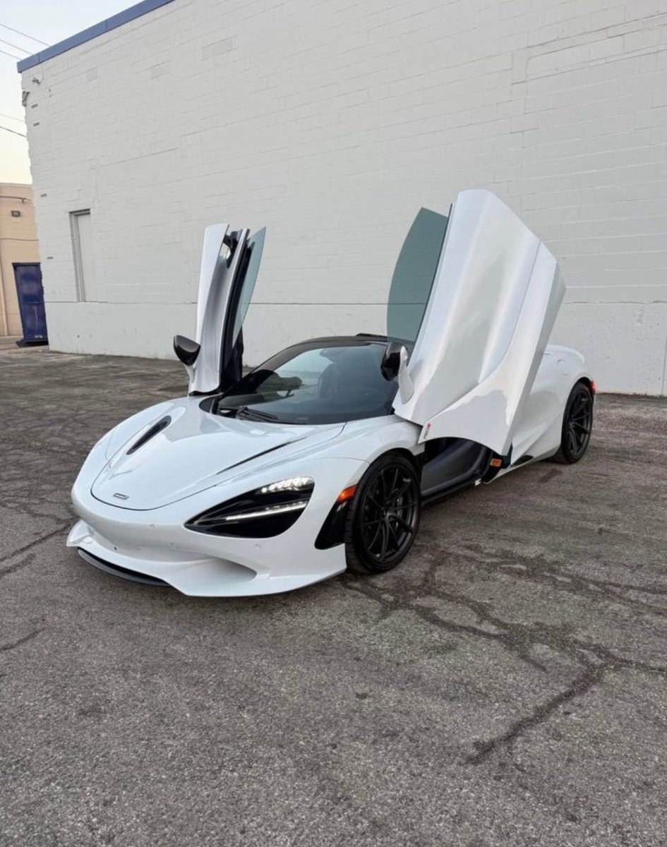 AU79executioner's tweet photo. Took profit and bought my Dream car. 

McLaren 750s 

Might give out $50 to 20 persons later. 
Just say congratulations 🎊 👏 https://t.co/65AwieDfjP