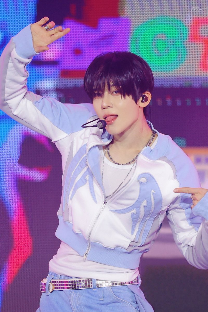 Fall4Sion_ tweet media