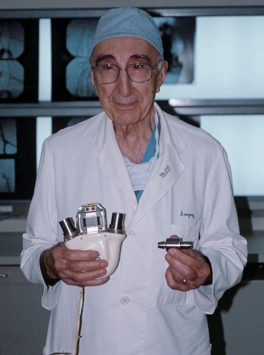 🫀 Enseñar como vidas dependen de ello, porque un día, la tuya podría.

A los 97, Michael DeBakey desarrolló la disección aórtica de Tipo II que había clasificado. Inicialmente se negó a cirugía. Pero cuando su condición empeoró, sus antiguos aprendices realizaron la operación