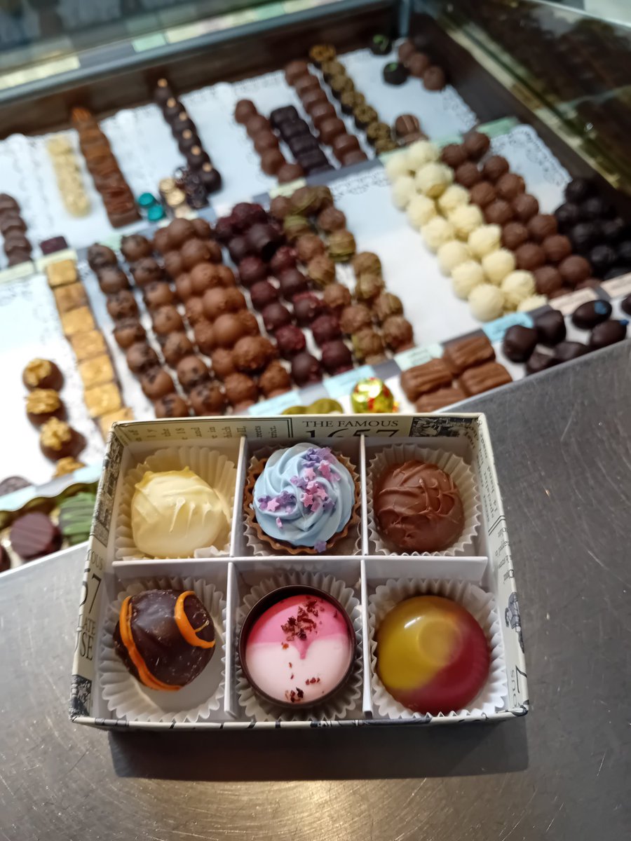 1657 Chocolate House tweet media