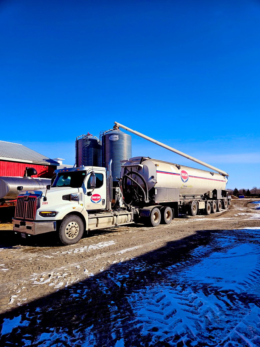 Bwags94's tweet photo. Happy #TruckTuesday everyone! Soak up the βοΈ sunshine this week! Heads up, clocks spring forward this Sunday March 8th!
@TrouwNutr_CA π¨π¦#FeedingtheFuture
@WalingaInc #onelegendarytrailer
#Westernstar #49x @premiertruckgrp https://t.co/9DHRtWOdX8