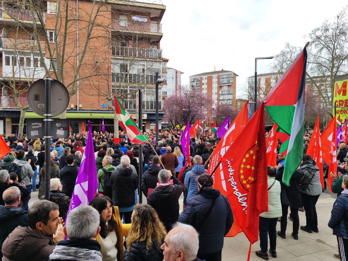 MichelingoLAB's tweet photo. 1976-2026
Dena aldatzeko eragin! ✊🌹
#martxoak3
#gasteiz
#labsindikatua https://t.co/5hJSkzaZwr
