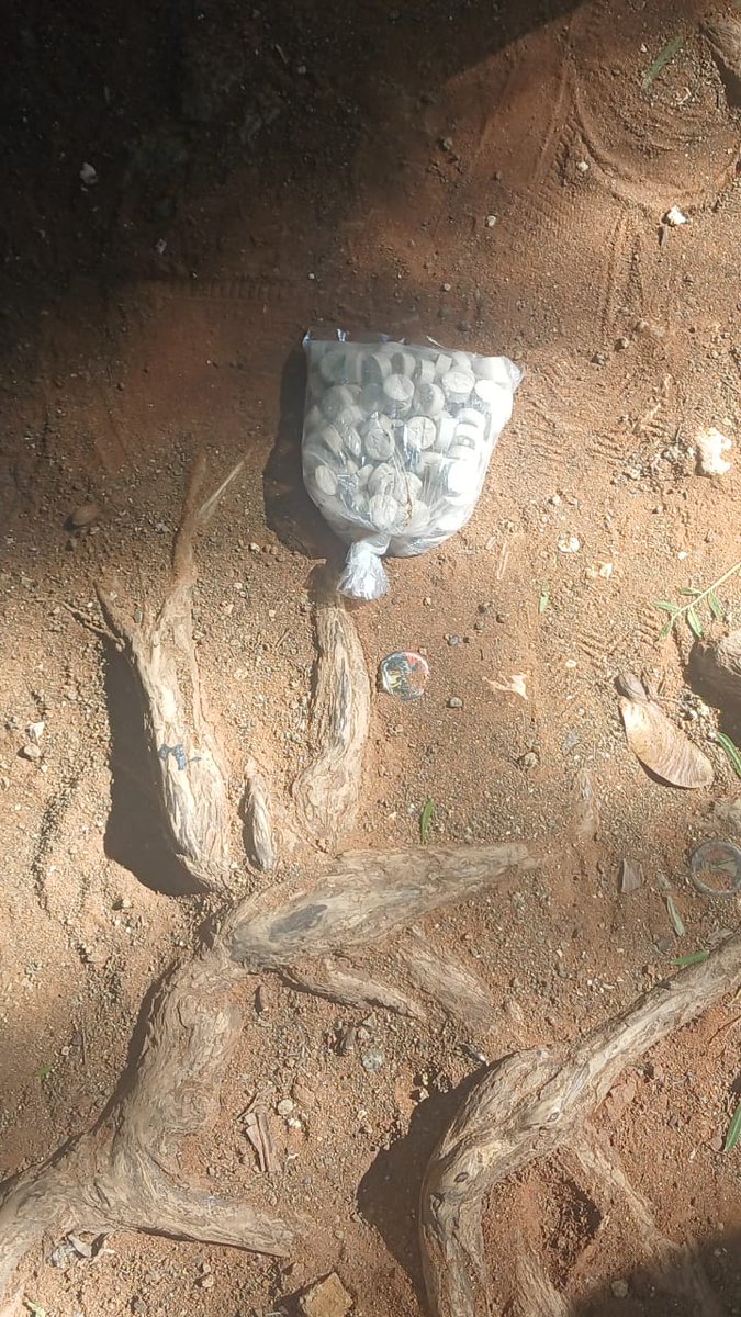 SAPoliceService's tweet photo. #sapsNC The multi-disciplinary Frances Baard Illicit Mining Task Team apprehended two suspects for possession of drugs and armed robbery respectively at Dingaan Hostels in Galeshewe on Monday, 02/03. #PoliceVisibility #DrugsOffTheStreets ME
https://t.co/nWrPsC32Vp https://t.co/LrUGIbBeWH