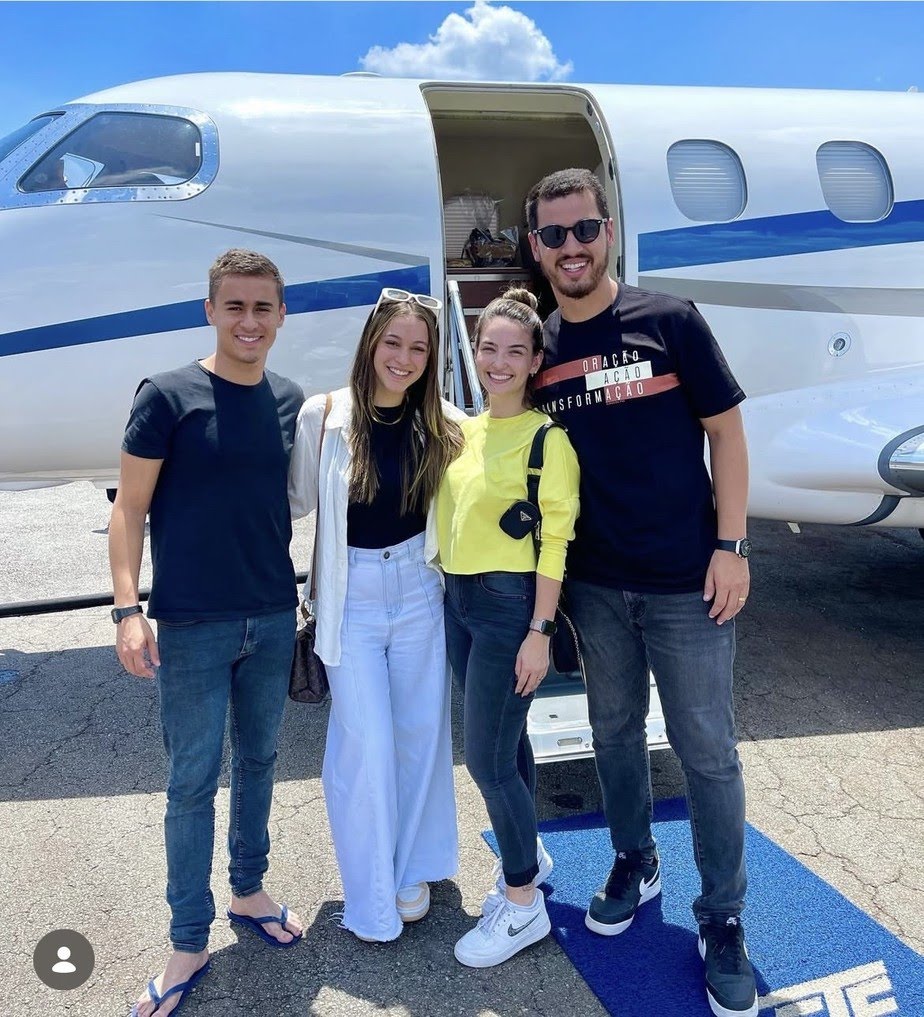 URGENTE: descobriram que o Nikolas Ferreira UTILIZOU O AVIÃO DO DANIEL VORCARO, dono do Banco Master, pra fazer campanha pro Bolsonaro. Por muito menos quebraram o sigilo do Lulinha! A CPMI  precisa quebrar o sigilo desse sujeito, imediatamente!