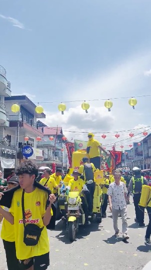 xiaohui0610's tweet photo. Tatung tuh bukti kalau tradisi punya Energi Extra Joss yang nggak main-main #CapGoMehSingkawang #CapGoMehExtraJoss https://t.co/TufgsZaX3X