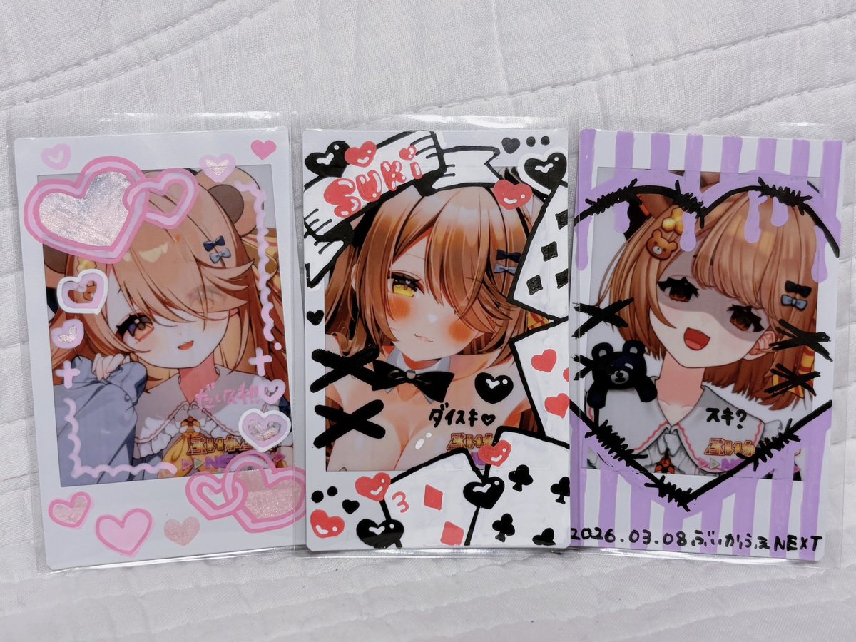 ema_kumahachi's tweet photo. /／
　ぶいかふぇチケット一般販売は
　　　3/7(土)23:59まで❕
\＼

⏬購入はこちら🎟💭
https://t.co/9T6uQ0vg6d

当日販売するチェキを一部チラ見せ…🫶🏻

超気合い入れて描いてます❕
真ん中のバニーガールは
ここでしか手に入らないかも😌💭

ラストワン賞予定なので
ぜひたくさんお迎えしてね🤍 https://t.co/416BGK40vN