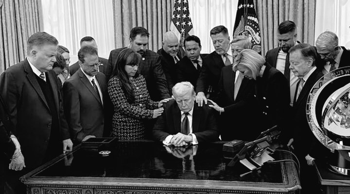 El periodista Jonathan Larsen denuncia que en las bases militares de EEUU se adoctrina a las tropas diciéndoles que la guerra contra Irán "es el plan de Dios" que permitirá "la segunda venida de Cristo", ya que "Trump fue ungido por Jesús".
El Secretario de Guerra norteamericano,