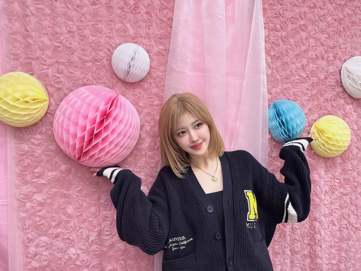 配信をご覧いただきありがとうございました！終了後も余韻で笑いっぱなしの３人でした。配信内で発表がありましたが、3/29のライブ生配信決定、そして5/23,24バスツアーも参加決定！お楽しみに✨こねこね。　#夏焼雅　#Berryz工房