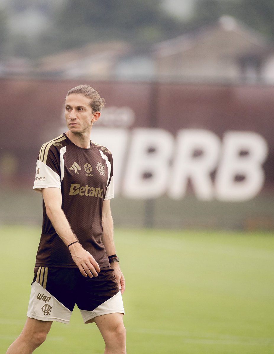 ⚠️ Bastidores da demissão de Filipe Luís no Flamengo:

O treinador e todas as pessoas ligadas ao dia a dia do futebol do clube ficaram surpresos e incrédulos.

Vários jogadores entraram em contato com o treinador para prestar apoio, especialmente os líderes do elenco, como