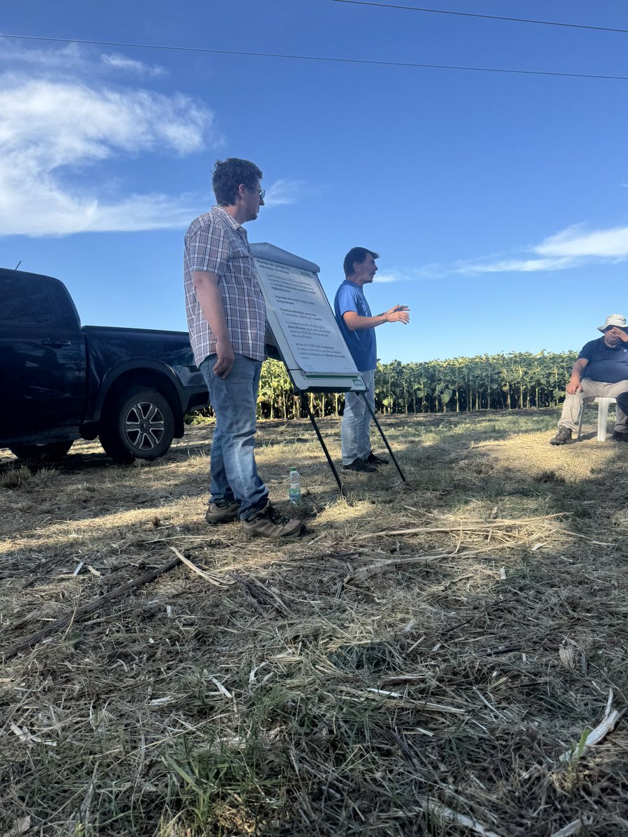 SchangAgroVet's tweet photo. Jornada CultivAR
📍Tandil, prov. Buenos Aires

Manejo de maíz, girasol y soja ante extremos hídricos. 

@franicelli22 | #CultivAR26 | #AgTech https://t.co/0AzjpruoUX