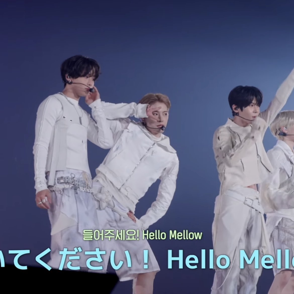 小学三年生が集合写真でするポーズなんよ