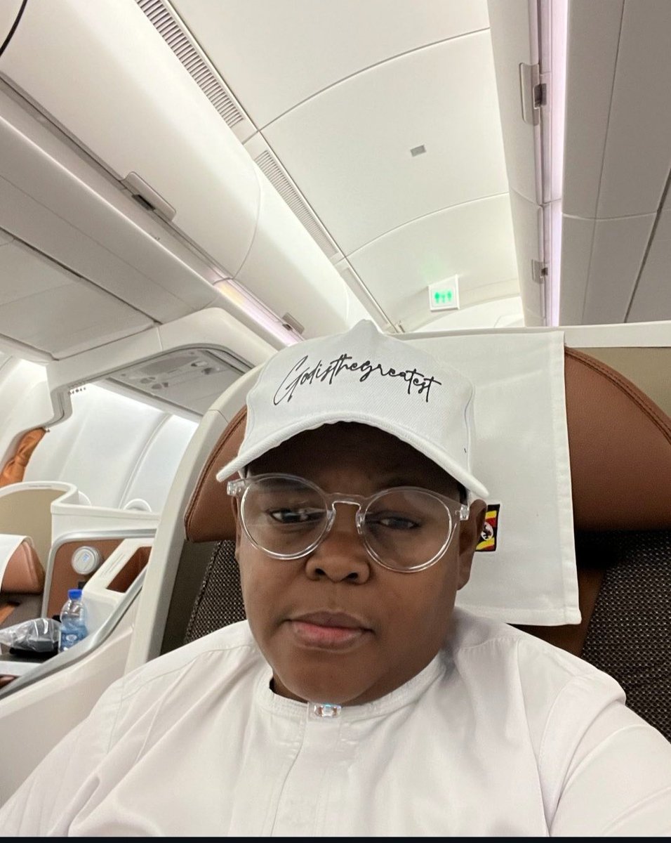 Senders_hub's tweet photo. Breaking pawpaw just bought a new private jet.
There's money in acting ooo 🤓🤓 https://t.co/YI3Jqgeier