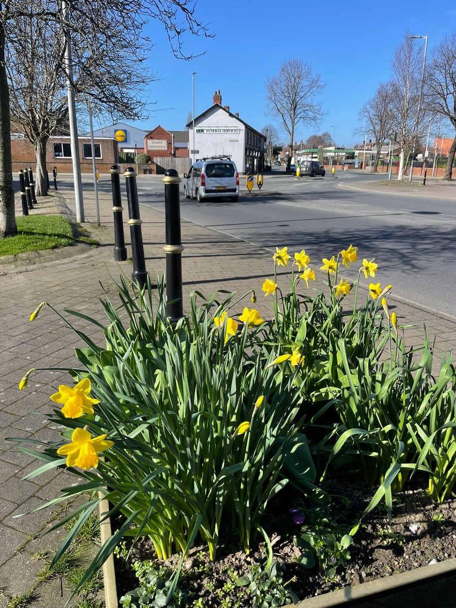 Goodfundraisin1's tweet photo. What a beautiful sunny day here in Ossett! ☀️

The office is soaking up the sunshine, and there’s such a lovely buzz around town - it’s market day in the centre today too! 

If you’re heading into town, enjoy the sunshine and make the most of the market! https://t.co/hIJAm99w3T