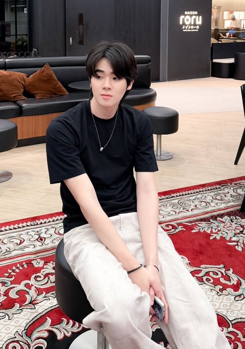 ยัยพี่ปี 2 น่ารักสดใส หัวใจยังว่างค้าบบ😌
โสดดดดดดด...โปรด(งด)จีบบบบ🤭

#bommu #ชาวมุ