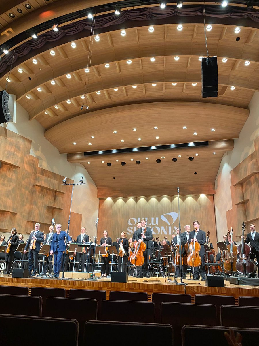 talappala's tweet photo. Olipas mahtavaa, että Emilia pyydettiin keikalle @OuluSinfonia konserttiin viime torstaina! Se on suuri palkinto myös vanhemmille, kun oma rakas lapsi pääsee ammattiorkesteriin soittamaan. Emilia vietiin 15 vuotta sitten ensimmäiselle soittotunnille 5-vuotiaana. https://t.co/WjSaZYAR0S