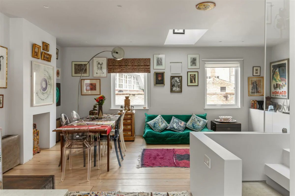 CameronsStiffCo's tweet photo. For Sale is this meticulously designed and re-imagined mews house,..

📌 Victoria Mews, London, NW6
🏠 £1,300,000| Freehold

👉 View property details - click here: https://t.co/sfu0dmhhAz
👉 For any enquiries please do not hesitate to get in contact with us.
☎️ 020 7328 2828 https://t.co/a7Uy3UCOow