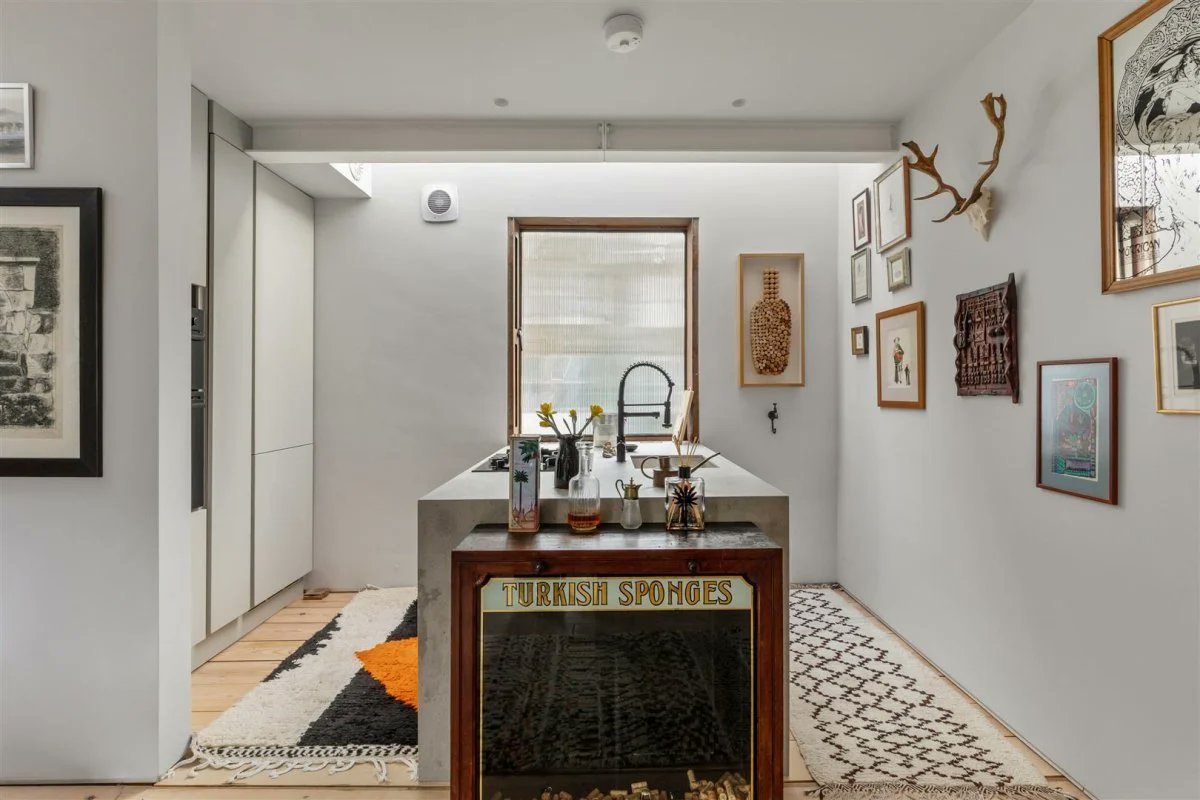 CameronsStiffCo's tweet photo. For Sale is this meticulously designed and re-imagined mews house,..

📌 Victoria Mews, London, NW6
🏠 £1,300,000| Freehold

👉 View property details - click here: https://t.co/sfu0dmhhAz
👉 For any enquiries please do not hesitate to get in contact with us.
☎️ 020 7328 2828 https://t.co/a7Uy3UCOow
