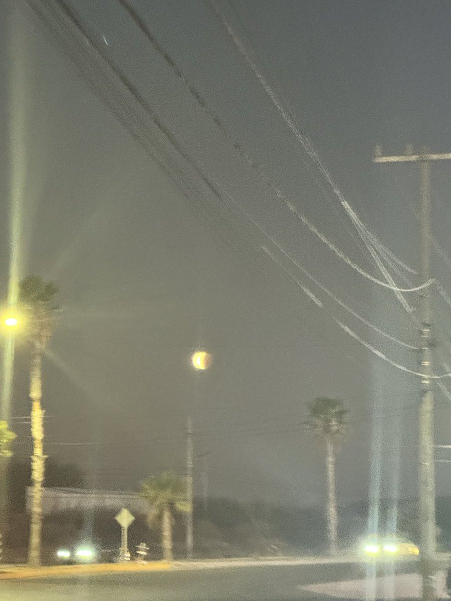 luigigilbert's tweet photo. #mooneclipse #eclipselinar #Queretaro https://t.co/RrZkHEpncx