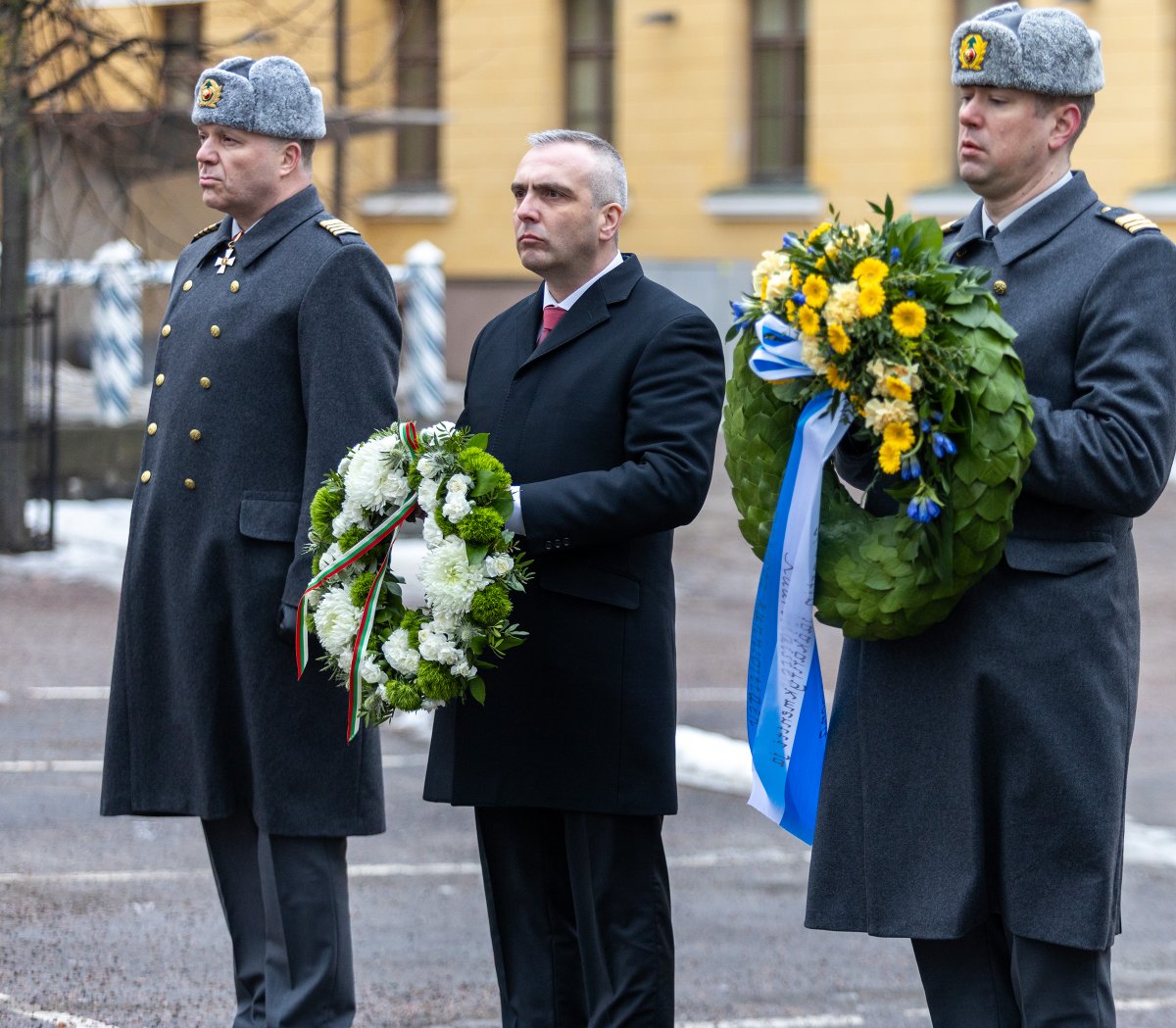 KaartinJR's tweet photo. Kaartin jääkärirykmentti kunnioitti Bulgarian kansallispäivää laskemalla seppeleen Kaartin kasarmilla sijaitsevalle Gorni Dubnikin muistomerkille.

Muistomerkille lasketaan seppeleet Bulgarian kansallispäivänä maaliskuussa ja Gorni Dubnikin taistelun vuosipäivänä lokakuussa. https://t.co/IVRgB8lNRy
