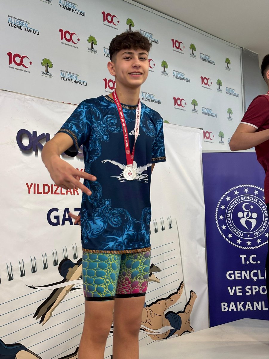 MahmutAkda15's tweet photo. 🏊‍♂️ Gaziantep’te düzenlenen Okul Sporları Yıldızlar Grup Birinciliği Müsabakalarında sporcumuz İshak Ertaş büyük bir başarıya imza attı!
🥇 50 metre kelebek – 1.’lik
🥇 100 metre kelebek – 1.’lik
🥇 200 metre kelebek – 1.’lik
🥈 200 metre karışık – 2.’lik https://t.co/X6FEYrUq1B