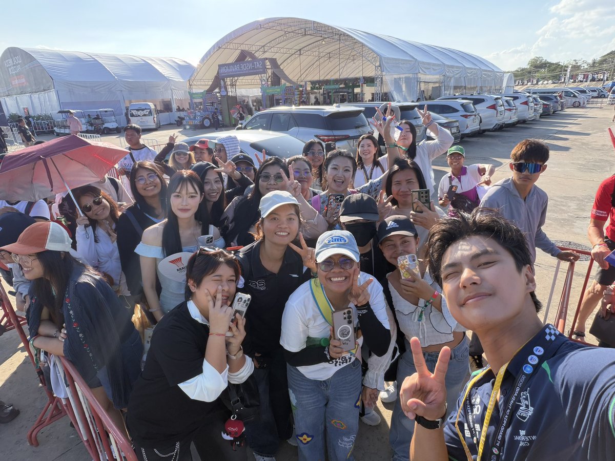 Chequered flag🏁 This means a lot to me, thank you😇 @motogp #MotoGP #ThaiGP
.
#ChangInternationalCircuit
#Changเติมเต็มคำว่าเพื่อน