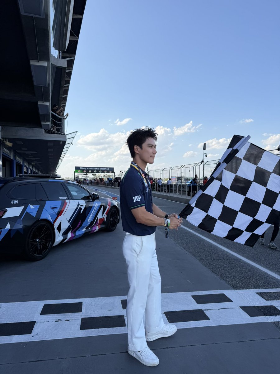 Ohmpawat tweet media