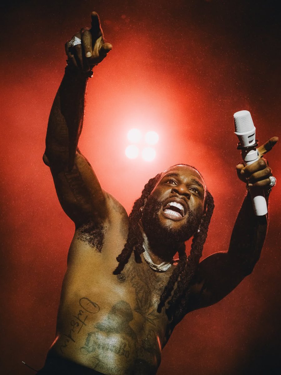 1JustPP's tweet image. Shoutout to all the real Outsiders holding it down today. 🦍🔥

Burna Boy might be quiet rn but we know another wave is coming. What's one thing Burna taught you? 

(For me: No sign of weakness 💪) 

Let's build good energy 🦍❤️ #BurnaBoy #Outsiders
