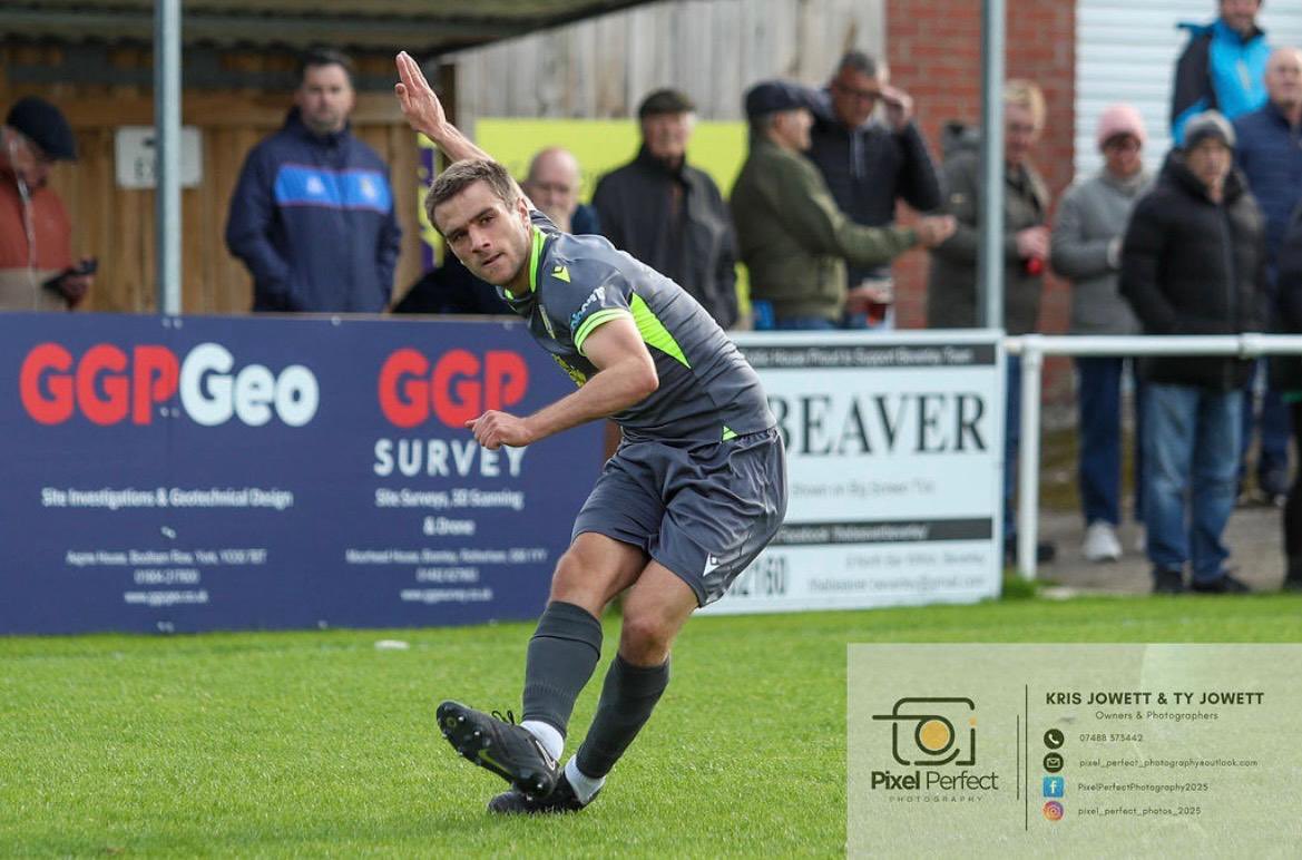DronfieldTownFC's tweet photo. ✍️ NEW SIGNING ✍️ 

Please welcome @NiallButchart (Niall Butchart) to the club 🙌

#MrVersatile #exFrickley https://t.co/1EYcS59Xyn