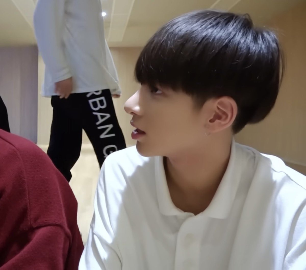 190303 📝 taehyun’s last debut diary

today is the end and tomorrow is the beginning 
it’s my last diary entry before our debut
it’s the final day of living as an artist who hasn’t debuted yet (in a way) and my last day as a trainee. 
a lot of people congratulated me today too