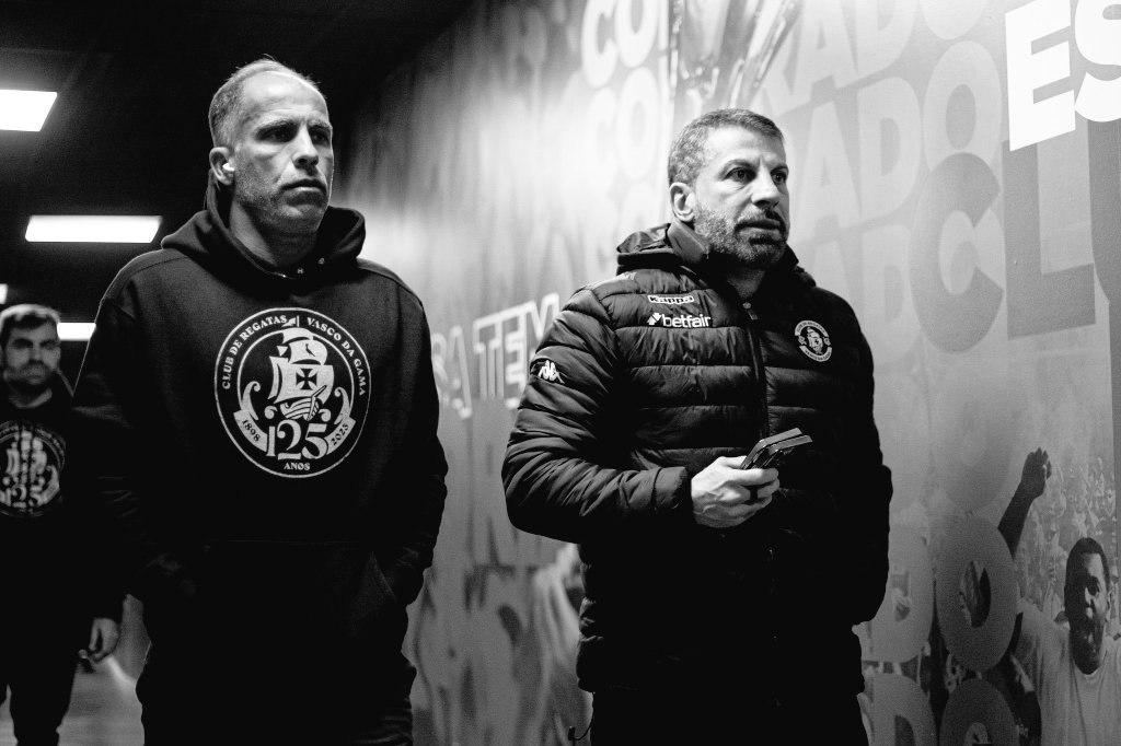 Tudo no Vasco vira uma novela...

Para demitir o treinador, novela.
Para contratar um treinador, novela.
Para fechar um patrocínio master, novela.
Para vender o potencial construtivo, novela.
Para reformar São Januário, novela.
Para fazer a revenda da SAF, novela.
Para contratar