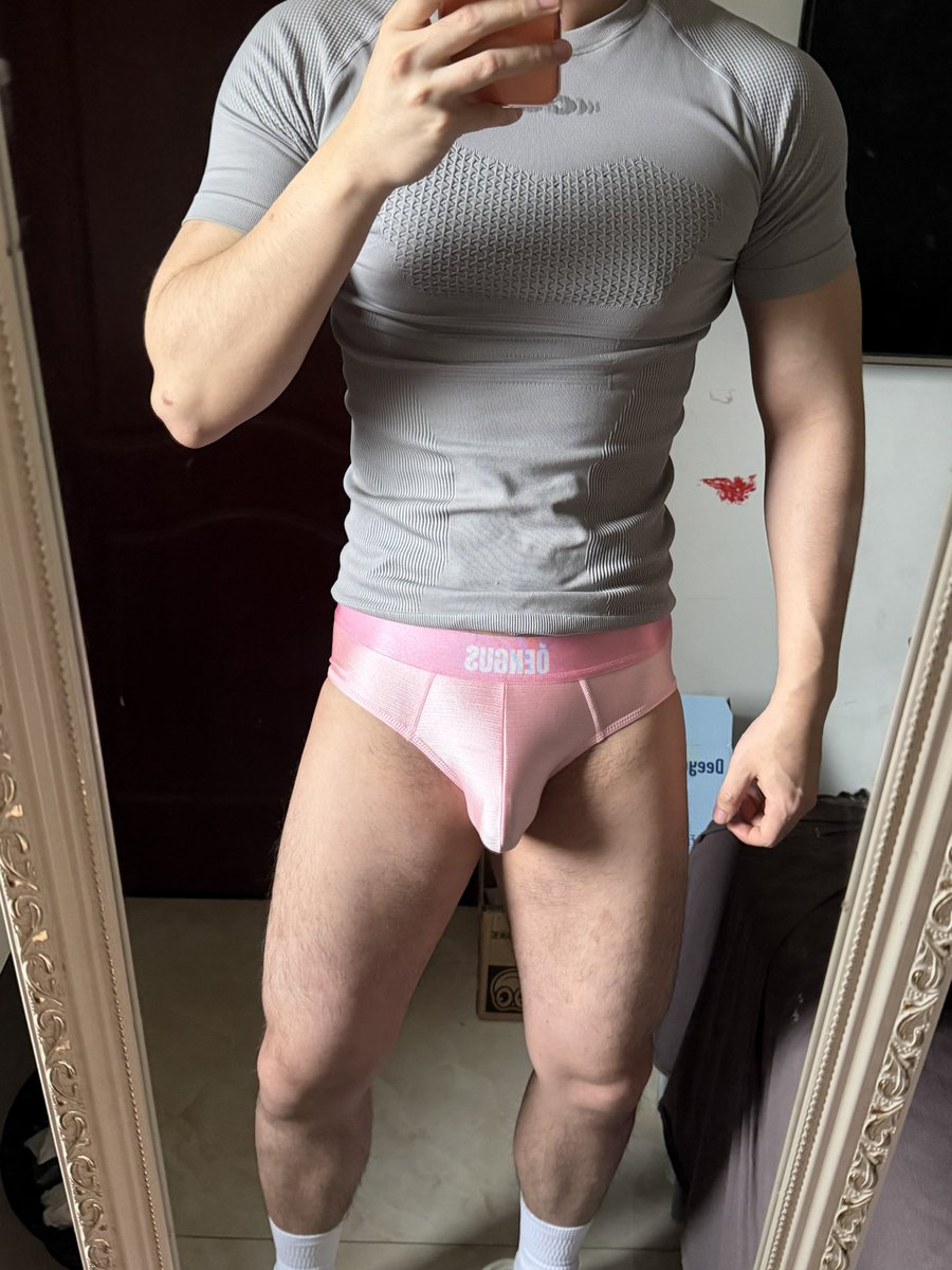 LoYang_'s tweet photo. Pink https://t.co/89S5dk7fzd