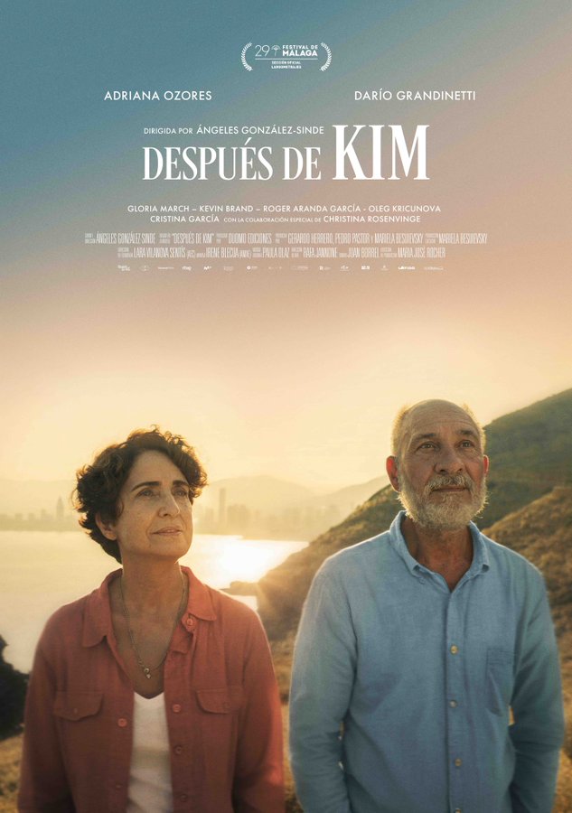 AMA_audiovisual's tweet photo. #29FestivalMálaga

🎞️ DESPUÉS DE KIM

La #película compite en Largometrajes  Sección Oficial del @festivalmalaga. 

Con guion y dirección de Ángeles González-Sinde, está producida por Después de Kim A.I.E., nuestros asociados @TornasolMedia y  Voramar Films . 

Está interpretada por Adriana Ozores,  Dario Grandinetti, Gloria March, Kevin Brand, Roger Aranda y Christina Rosenvinge @Ch_Rosenvinge. 

✍️ Juan y Gloria, divorciados y distanciados desde hace veinte años, viajan a España donde su hija, con la que no tienen contacto, ha aparecido muerta. A su llegada descubren que tienen un nieto que está en paradero desconocido. Deciden quedarse hasta encontrarlo. Hacer ese camino juntos sin caer en los enfrentamientos del pasado será su desafío. 

Sesiones:

🗓️ Sábado 7 de marzo
⏰19: 00 h.
📍Cine Albéniz – Sala 3  (Prensa/público)

🗓️Domingo 8 de marzo
⏰18:00 h.
📍Teatro Cervantes

🗓️Lunes 9 de marzo
⏰19:15 h.
📍Multicines Rosaleda – Sala 1

🗓️Sábado 14 de marzo
⏰19:00 h.
📍Cine Albéniz – Sala 3

🎟️Entradas e info: https://t.co/pkdl1c2vBH

Estreno en cines  24 de abril.