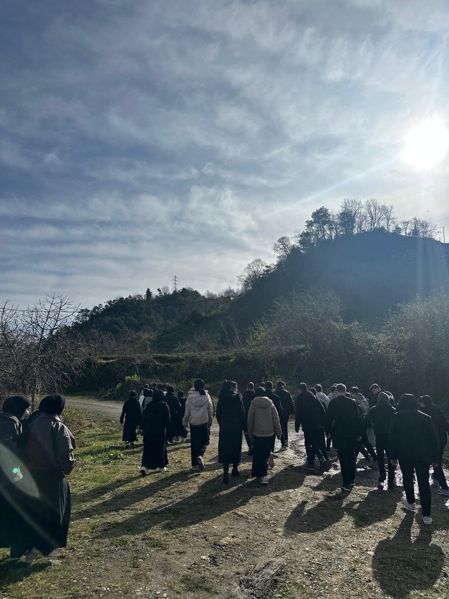 Yeşilay Haftası kutlamaları kapsamında Of Anadolu İmam Hatip Lisesi PDR öğretmeni ve Yeşlay Lise Koordinatör Öğretmeni  Nurnihal Karci öğrencilerle Doğa Yürüyüşü düzenledi.<a href="/1920yesilay/">Yeşilay</a> <a href="/Yesilay_Trabzon/">YEŞİLAY TRABZON ŞUBESİ</a> <a href="/mehmetDinc1920/">Mehmet Dinç</a> <a href="/ofaihl/">OF ANADOLU İMAM HATİP LİSESİ FSB PROJE OKULU</a>